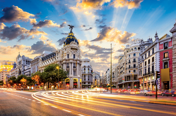  Spain tours UAE, Saudi; presents its best